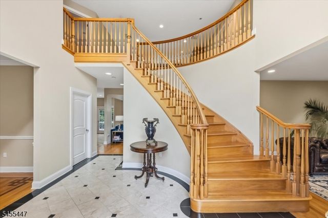 4 Centennial Ct, Totowa Boro, NJ 07512