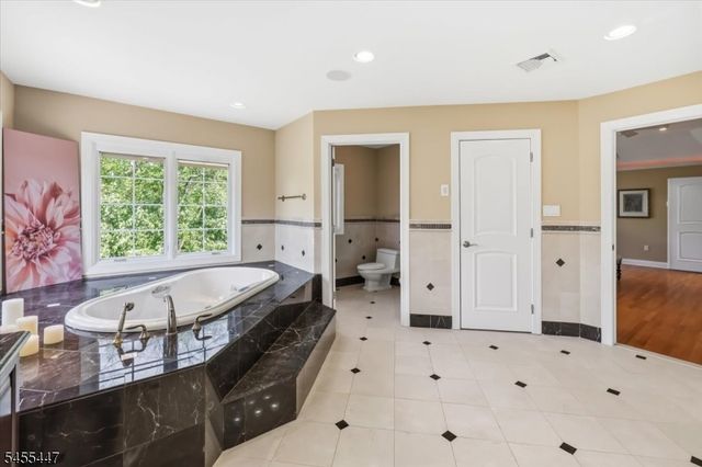4 Centennial Ct, Totowa Boro, NJ 07512