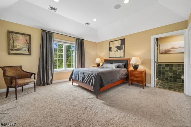 4 Centennial Ct, Totowa Boro, NJ 07512