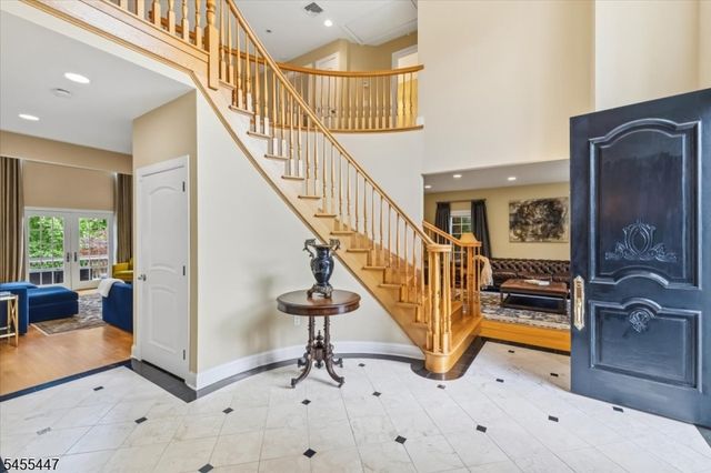 4 Centennial Ct, Totowa Boro, NJ 07512