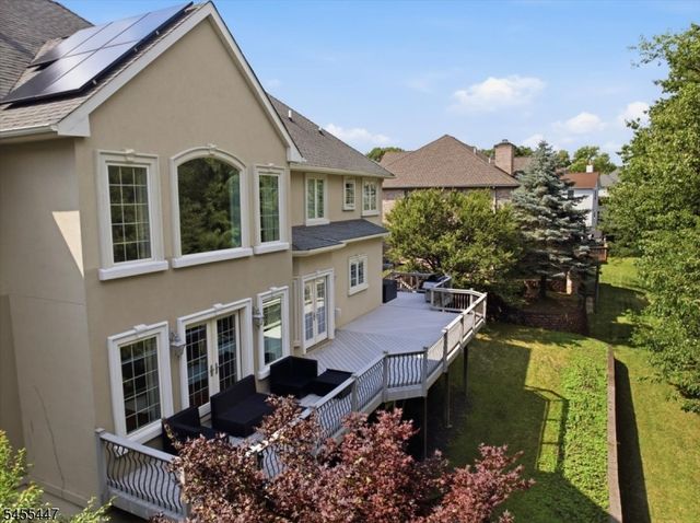4 Centennial Ct, Totowa Boro, NJ 07512