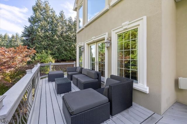 4 Centennial Ct, Totowa Boro, NJ 07512