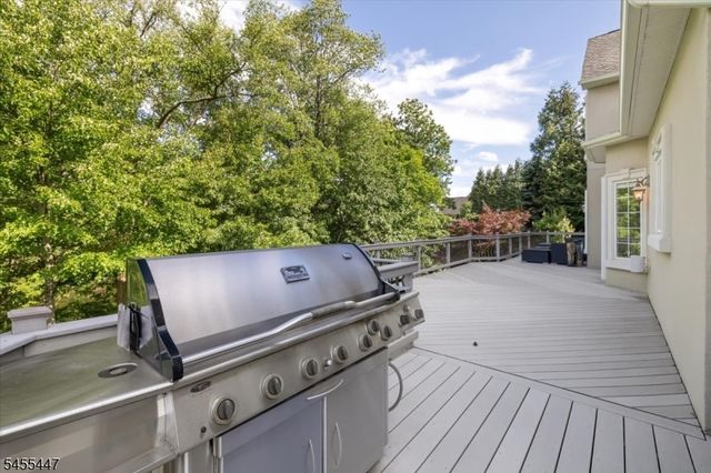 4 Centennial Ct, Totowa Boro, NJ 07512