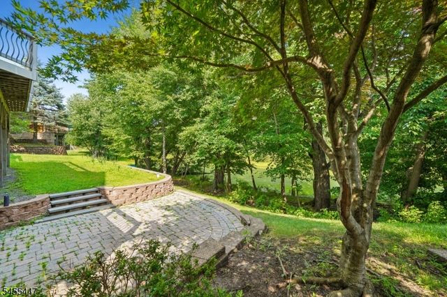 4 Centennial Ct, Totowa Boro, NJ 07512