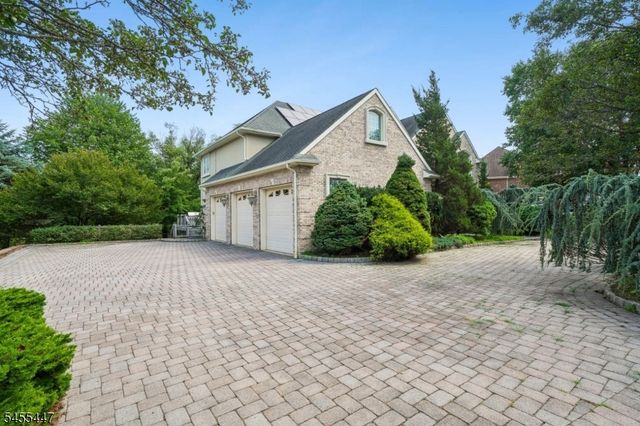 4 Centennial Ct, Totowa Boro, NJ 07512