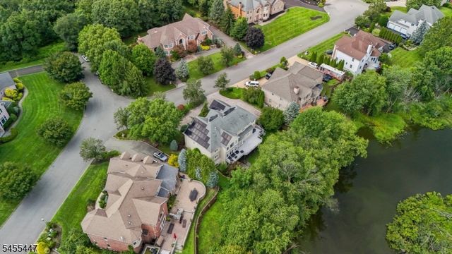 4 Centennial Ct, Totowa Boro, NJ 07512