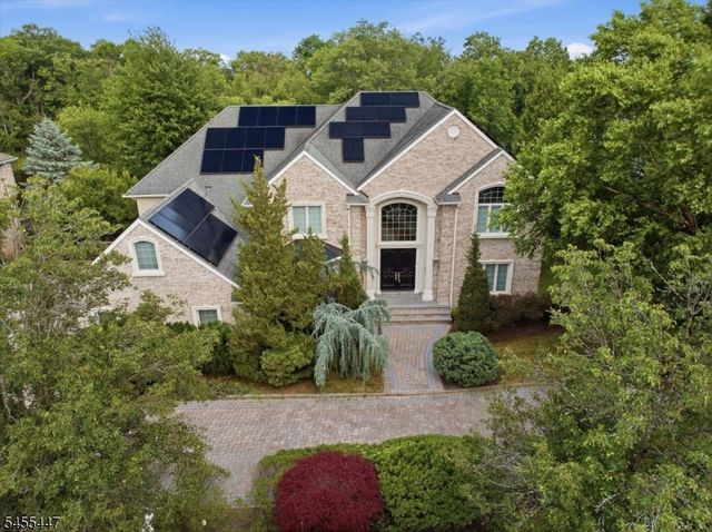 4 Centennial Ct, Totowa Boro, NJ 07512