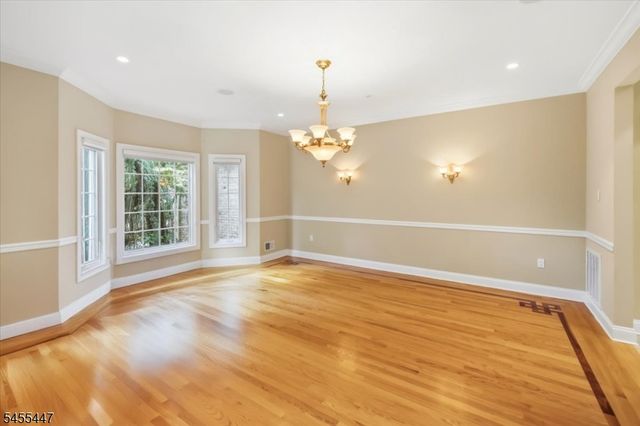 4 Centennial Ct, Totowa Boro, NJ 07512