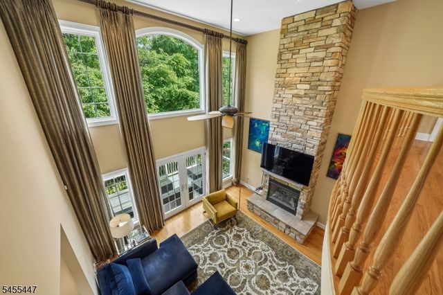 4 Centennial Ct, Totowa Boro, NJ 07512