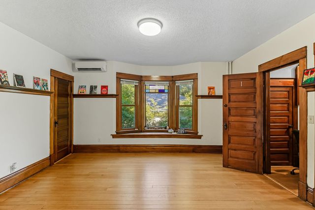 389 Fairview Avenue N, Saint Paul, MN 55104