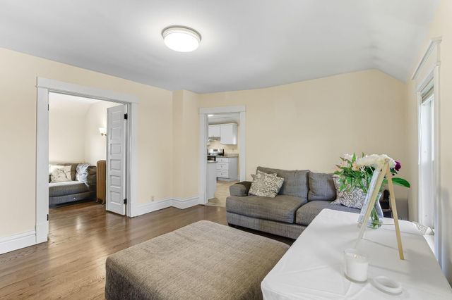 389 Fairview Avenue N, Saint Paul, MN 55104