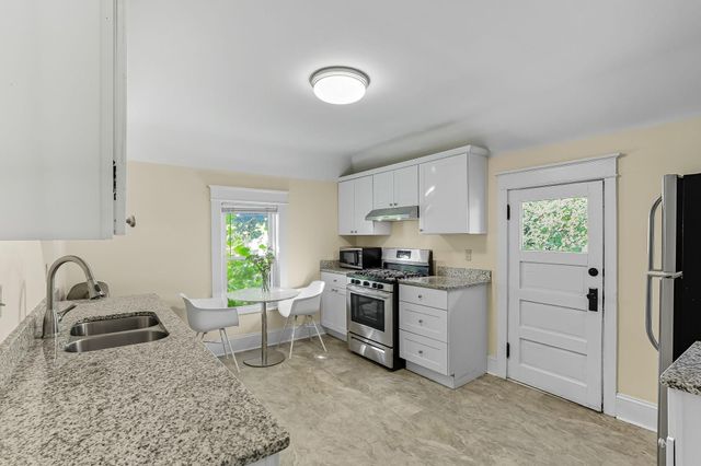 389 Fairview Avenue N, Saint Paul, MN 55104