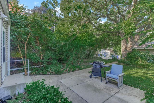 389 Fairview Avenue N, Saint Paul, MN 55104