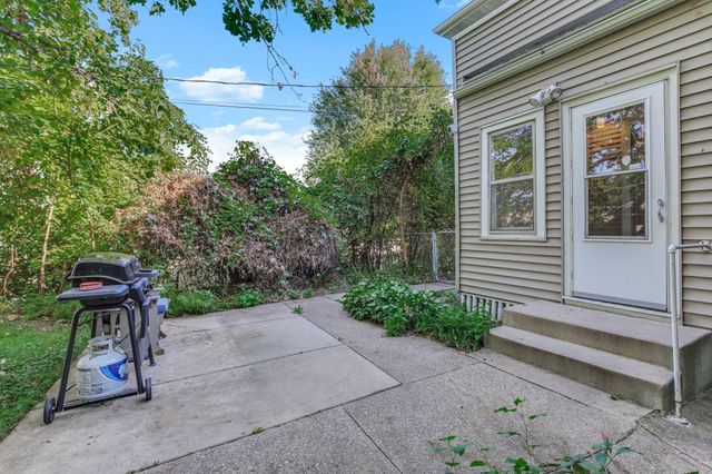 389 Fairview Avenue N, Saint Paul, MN 55104