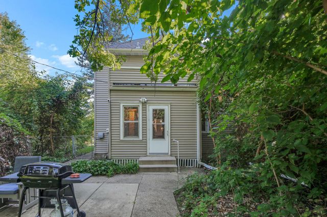 389 Fairview Avenue N, Saint Paul, MN 55104