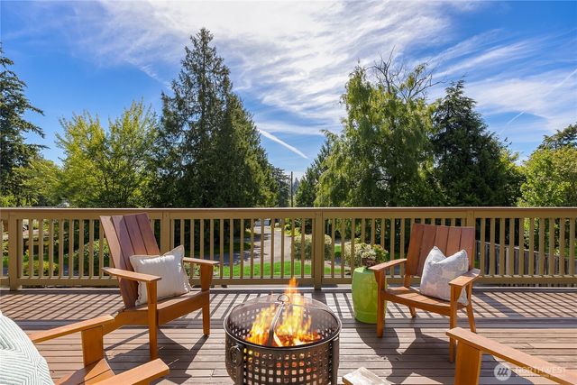 398 Ferncliff Avenue NE, Bainbridge Island, WA 98110
