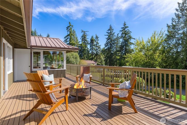 398 Ferncliff Avenue NE, Bainbridge Island, WA 98110