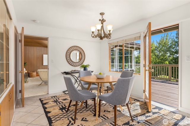 398 Ferncliff Avenue NE, Bainbridge Island, WA 98110