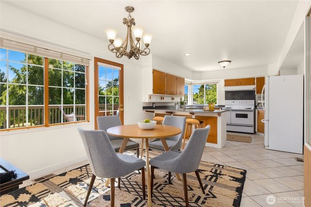 398 Ferncliff Avenue NE, Bainbridge Island, WA 98110