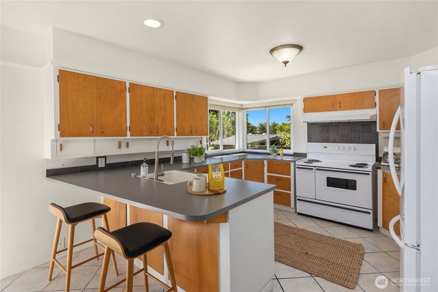 398 Ferncliff Avenue NE, Bainbridge Island, WA 98110