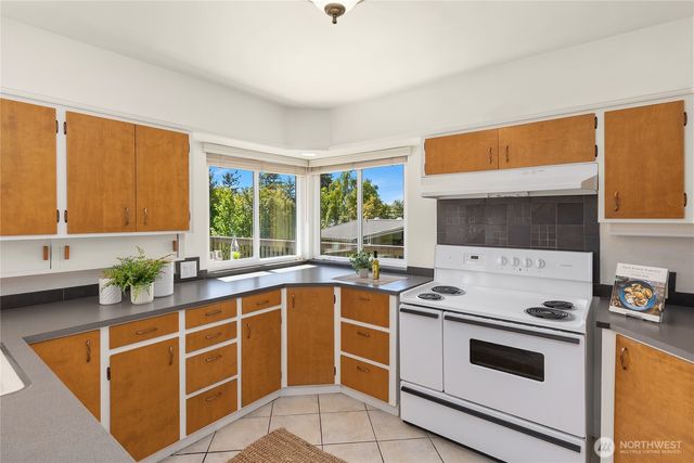 398 Ferncliff Avenue NE, Bainbridge Island, WA 98110