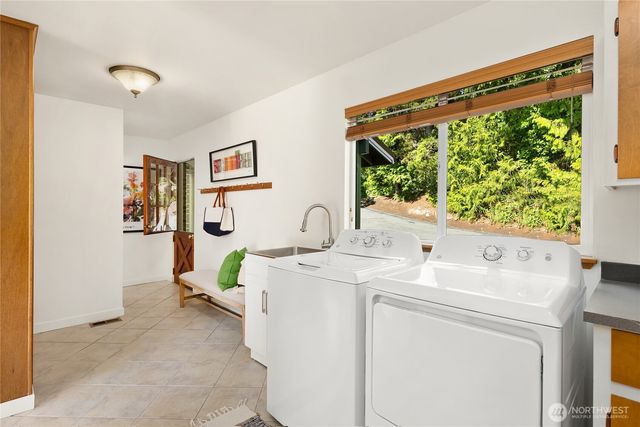 398 Ferncliff Avenue NE, Bainbridge Island, WA 98110