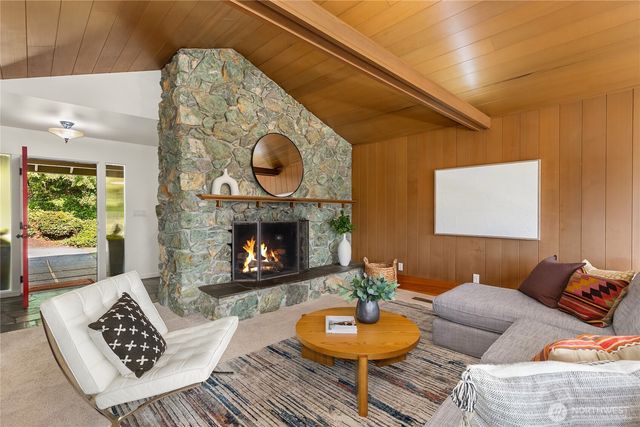 398 Ferncliff Avenue NE, Bainbridge Island, WA 98110