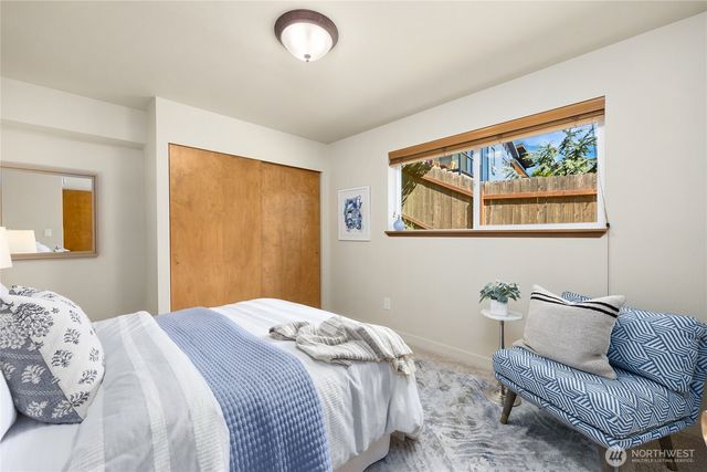398 Ferncliff Avenue NE, Bainbridge Island, WA 98110