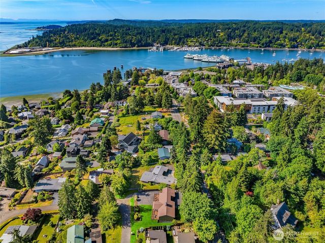 398 Ferncliff Avenue NE, Bainbridge Island, WA 98110