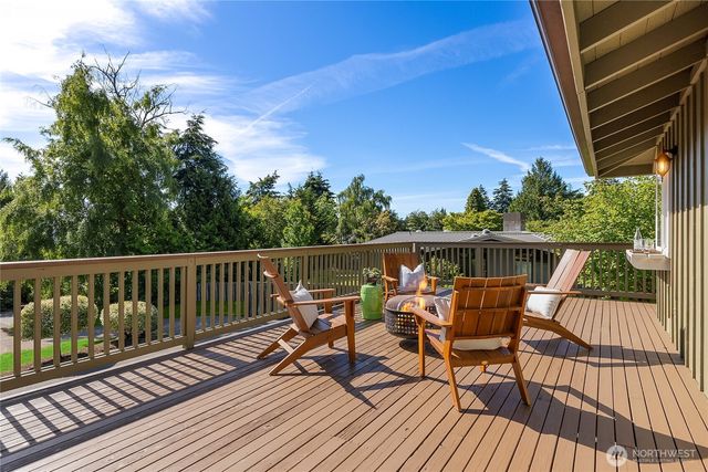 398 Ferncliff Avenue NE, Bainbridge Island, WA 98110