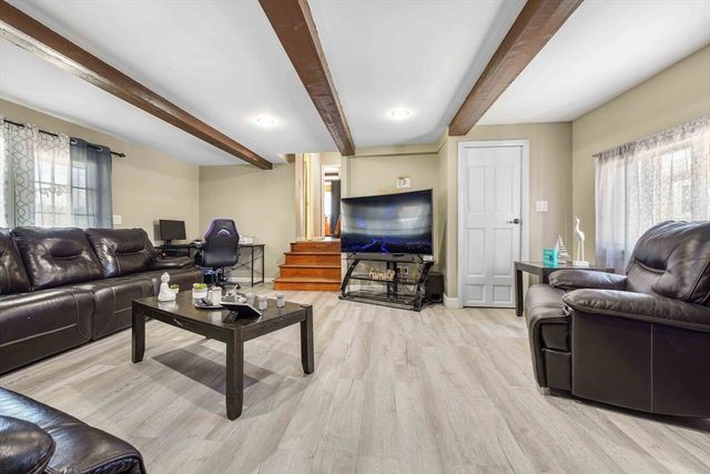 23 Bardsley St, Acushnet, MA 02743