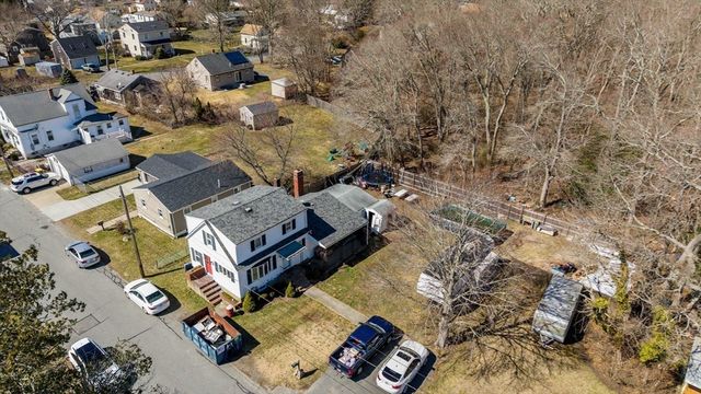 23 Bardsley St, Acushnet, MA 02743