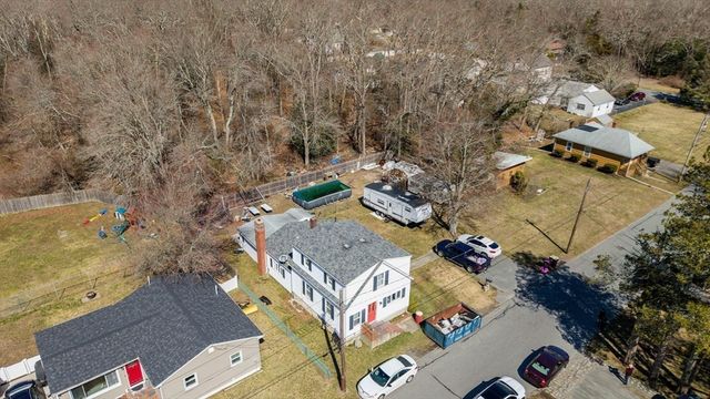 23 Bardsley St, Acushnet, MA 02743
