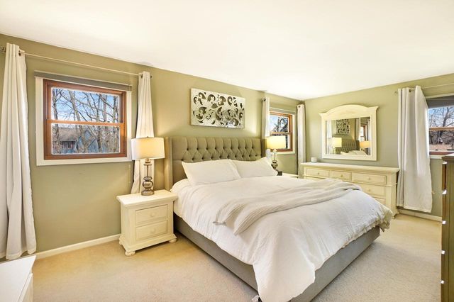 738 Buckingham WAY, Hartland, WI 53029
