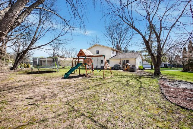 738 Buckingham WAY, Hartland, WI 53029