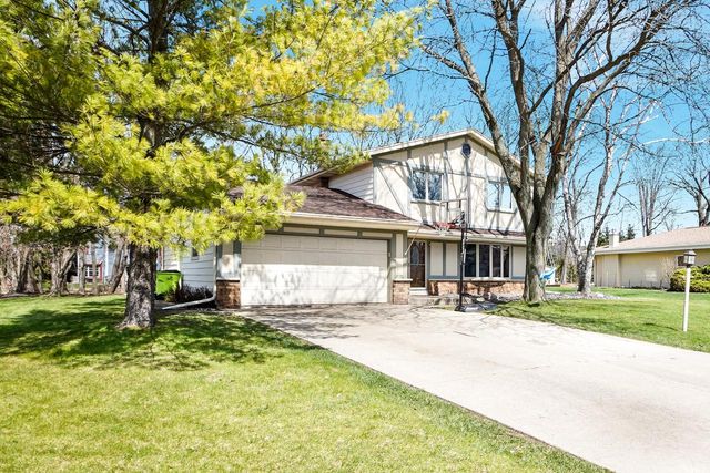 738 Buckingham WAY, Hartland, WI 53029