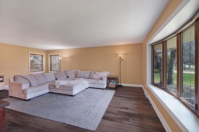 738 Buckingham WAY, Hartland, WI 53029