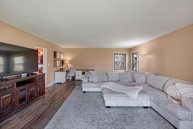 738 Buckingham WAY, Hartland, WI 53029