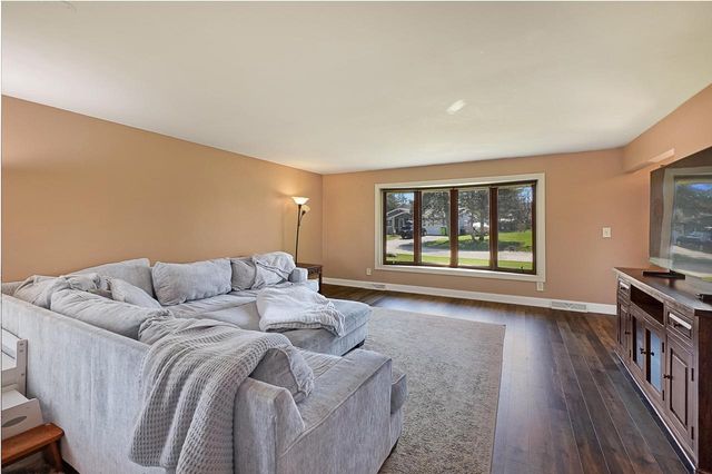 738 Buckingham WAY, Hartland, WI 53029