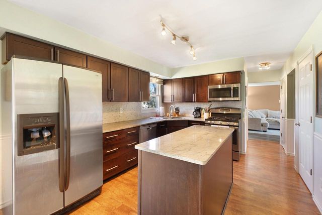 738 Buckingham WAY, Hartland, WI 53029