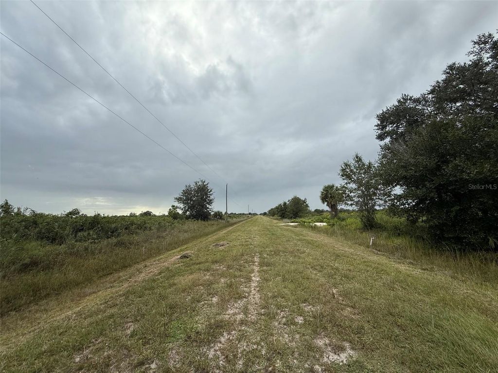 Image 3 of property listing at 18417 NW 254TH STREET, Okeechobee, FL 34972