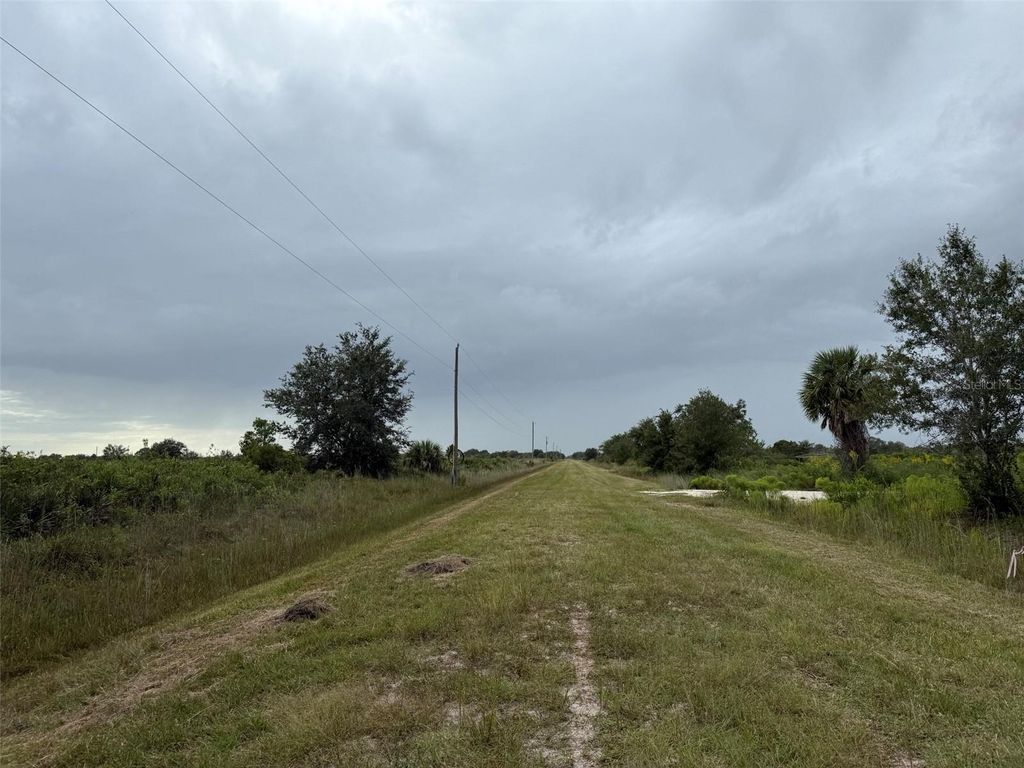 Image 7 of property listing at 18417 NW 254TH STREET, Okeechobee, FL 34972