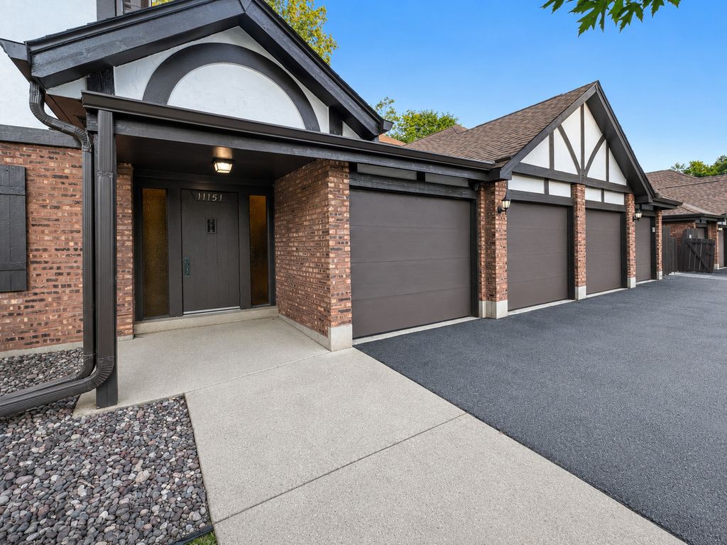 11151 Cottonwood Drive 19C, Palos Hills, IL 60465 — exterior