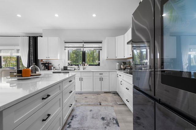 6 Vinnie Drive, Wethersfield, CT 06109