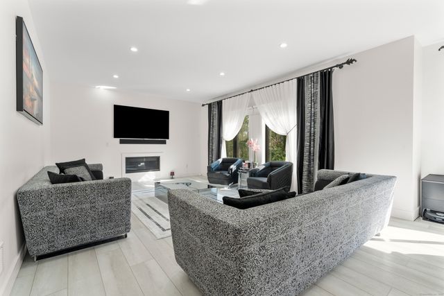 6 Vinnie Drive, Wethersfield, CT 06109