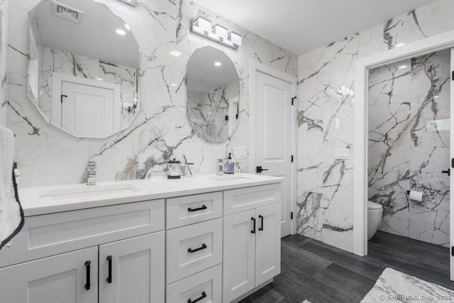 6 Vinnie Drive, Wethersfield, CT 06109