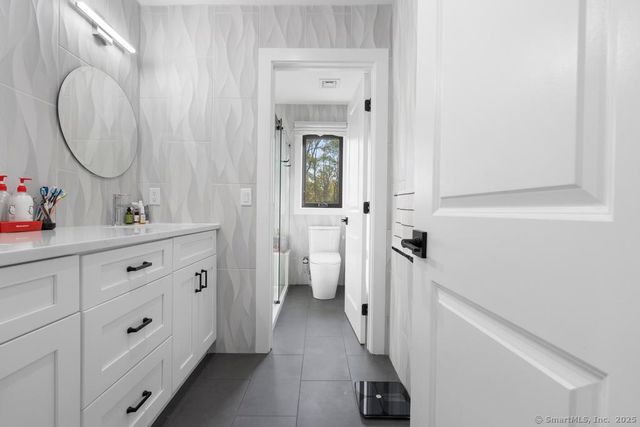 6 Vinnie Drive, Wethersfield, CT 06109