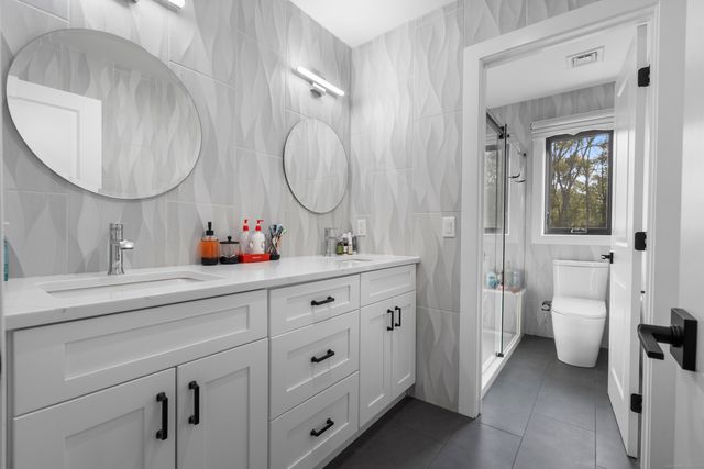 6 Vinnie Drive, Wethersfield, CT 06109