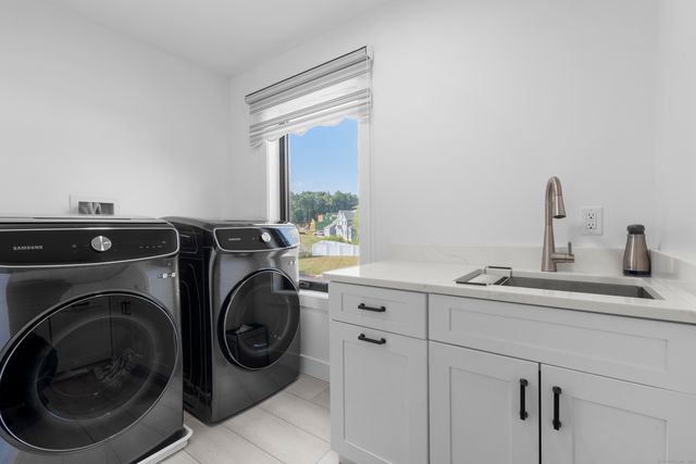 6 Vinnie Drive, Wethersfield, CT 06109