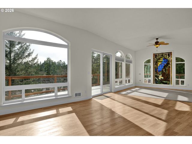 5816 MARTIN Rd, Florence, OR 97439